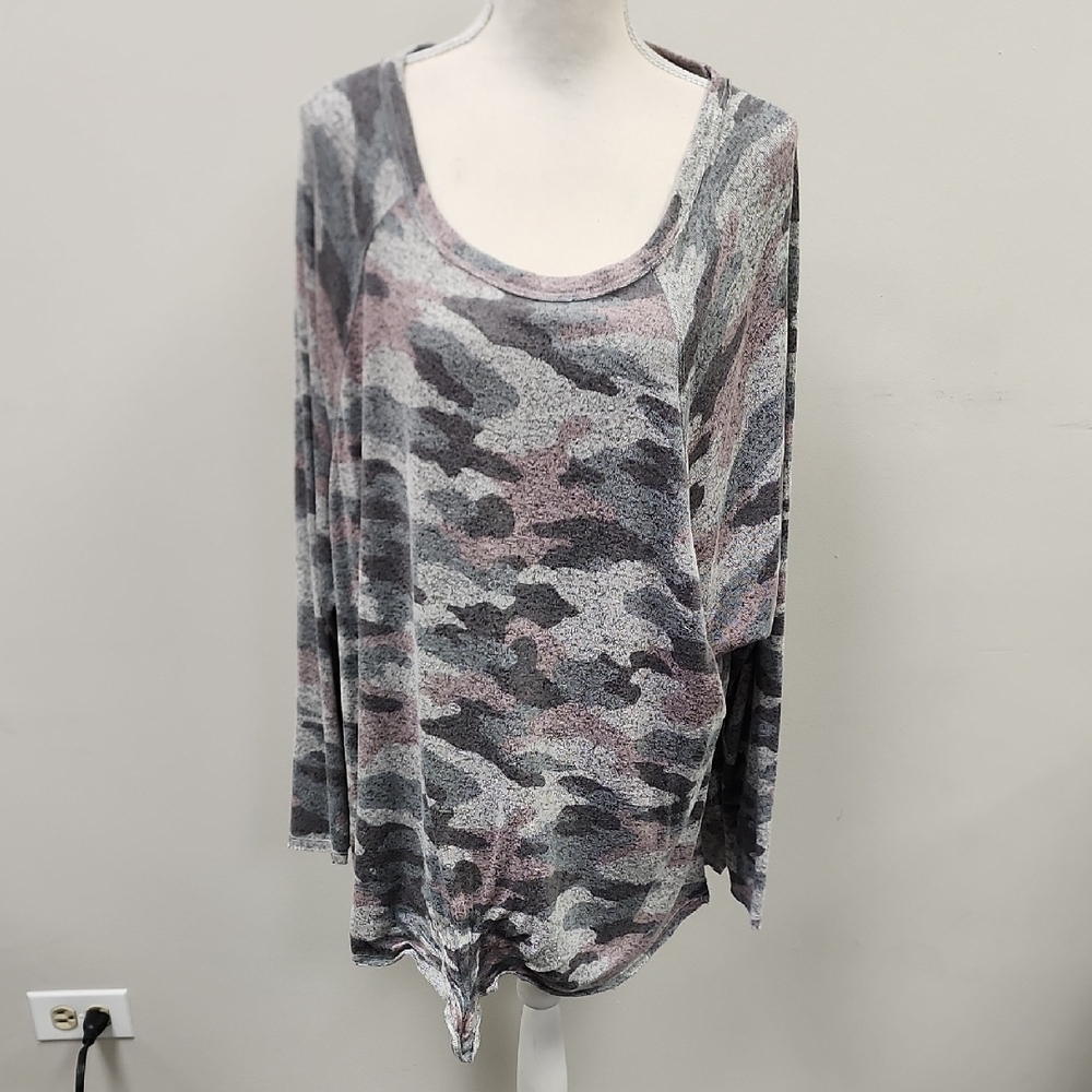 SO Women's Gray and Pink Camouflage Long Sleeve Top